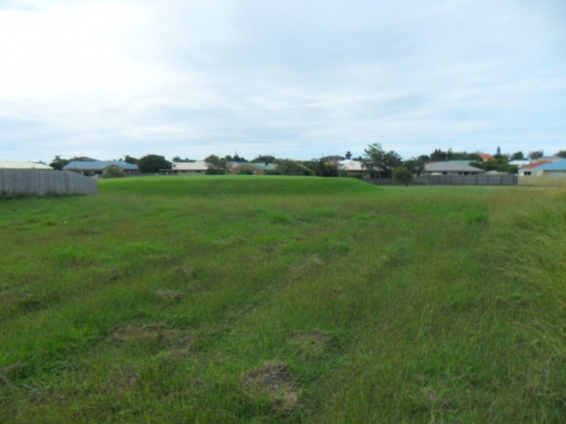 1 McCallum Close, Coral Cove QLD 4670