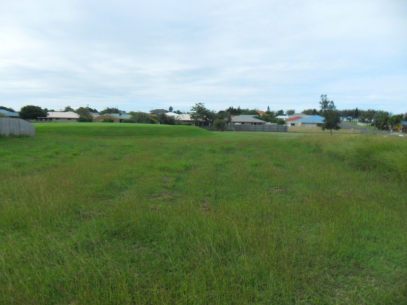 1 McCallum Close, Coral Cove QLD 4670