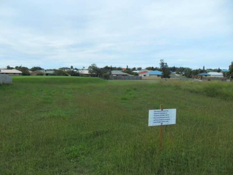 1 McCallum Close, Coral Cove QLD 4670