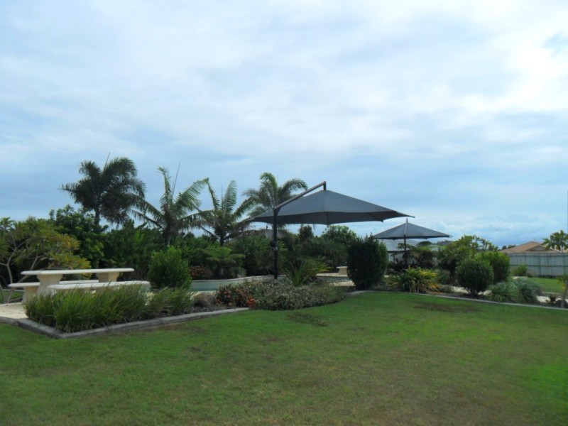 7 McCallum Close, Coral Cove QLD 4670