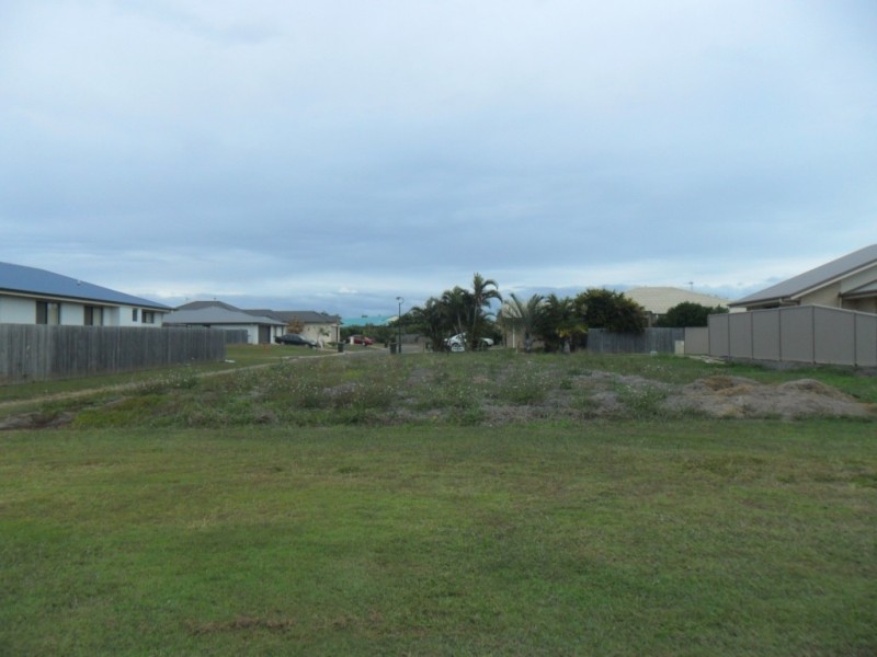 7 McCallum Close, Coral Cove QLD 4670