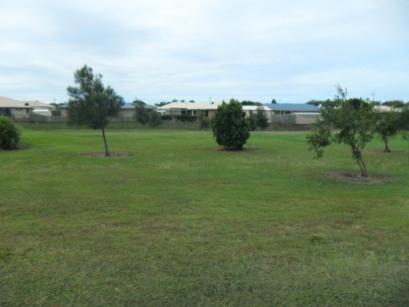 7 McCallum Close, Coral Cove QLD 4670