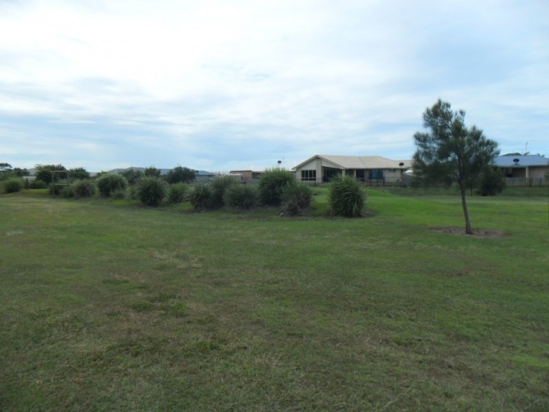 7 McCallum Close, Coral Cove QLD 4670