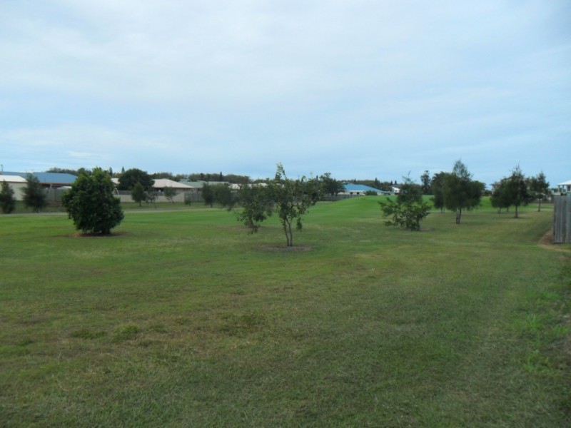 7 McCallum Close, Coral Cove QLD 4670