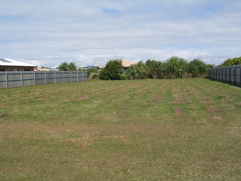 7 Peggy Drive, Coral Cove QLD 4670