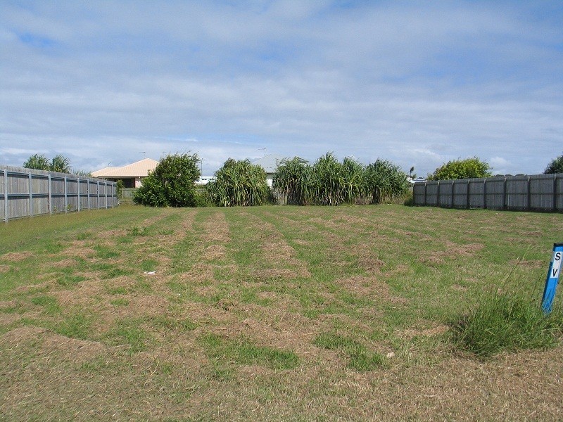 7 Peggy Drive, Coral Cove QLD 4670