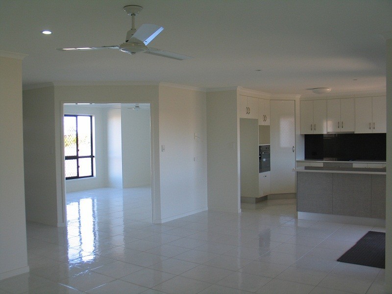 8 Landsborough Street, Bargara QLD 4670