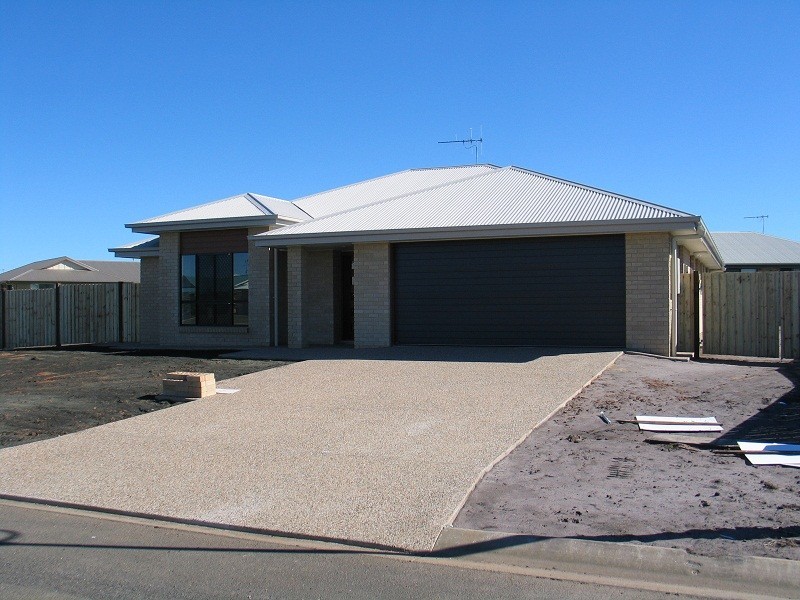 8 Landsborough Street, Bargara QLD 4670