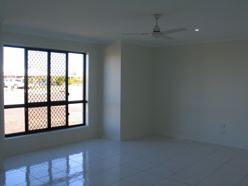 8 Landsborough Street, Bargara QLD 4670