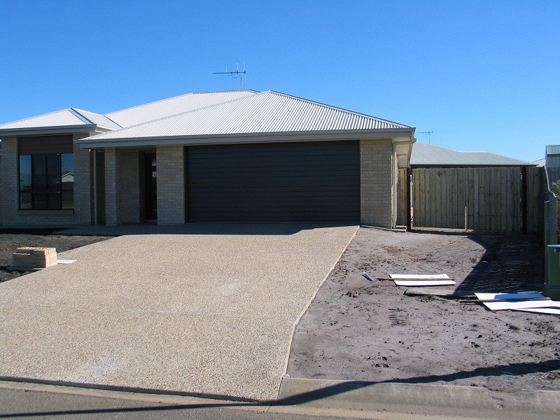 8 Landsborough Street, Bargara QLD 4670