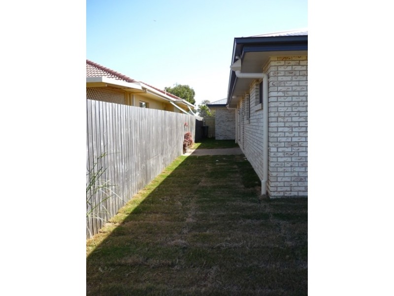 10/5 Robert John Circuit, Coral Cove QLD 4670