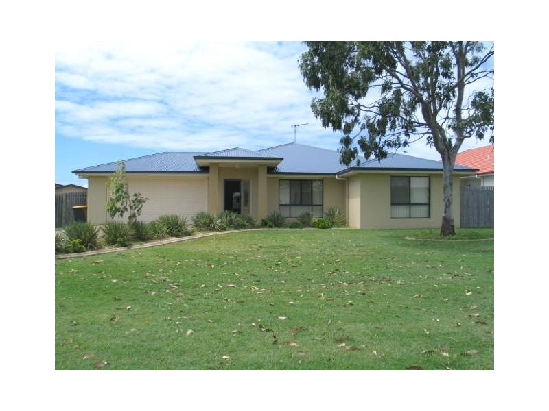 4 Betty Close, Coral Cove QLD 4670