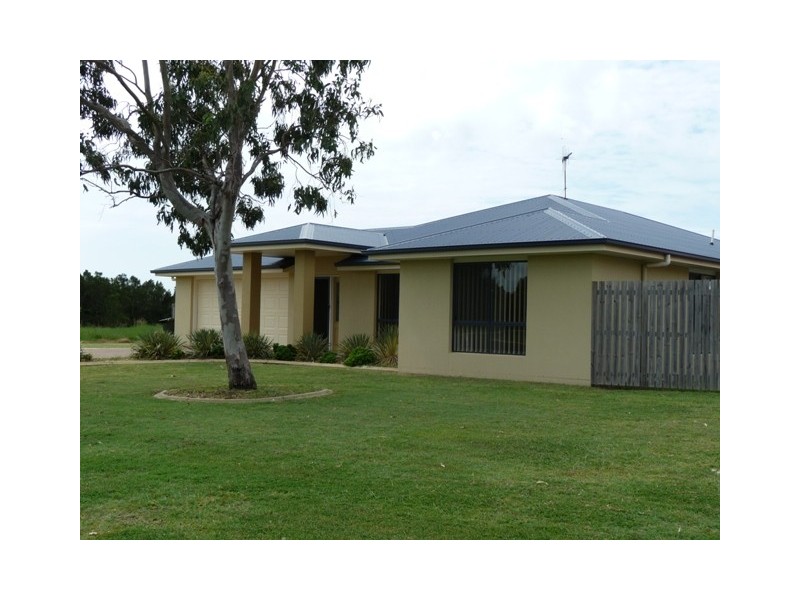 4 Betty Close, Coral Cove QLD 4670