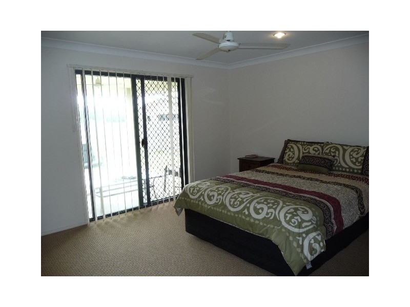 4 Betty Close, Coral Cove QLD 4670