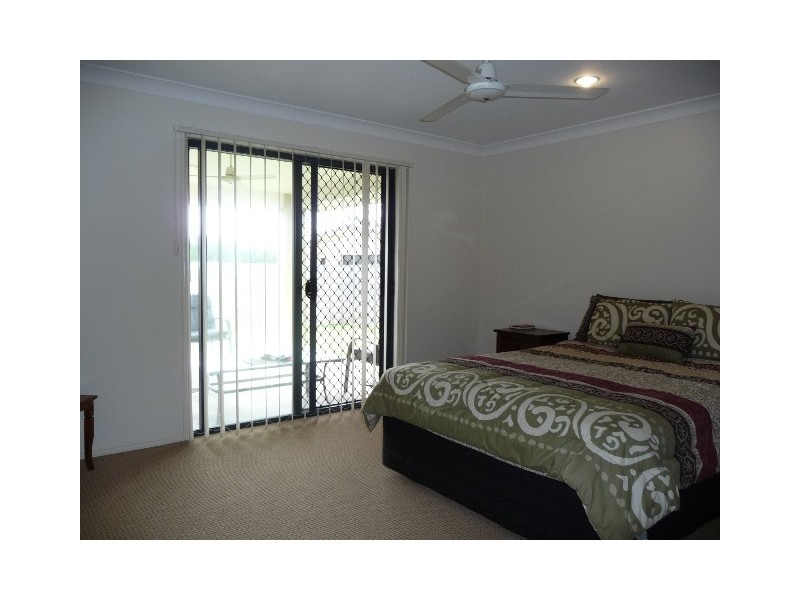 4 Betty Close, Coral Cove QLD 4670