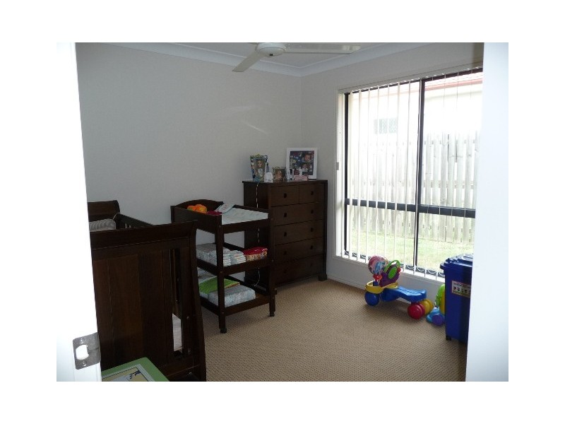 4 Betty Close, Coral Cove QLD 4670