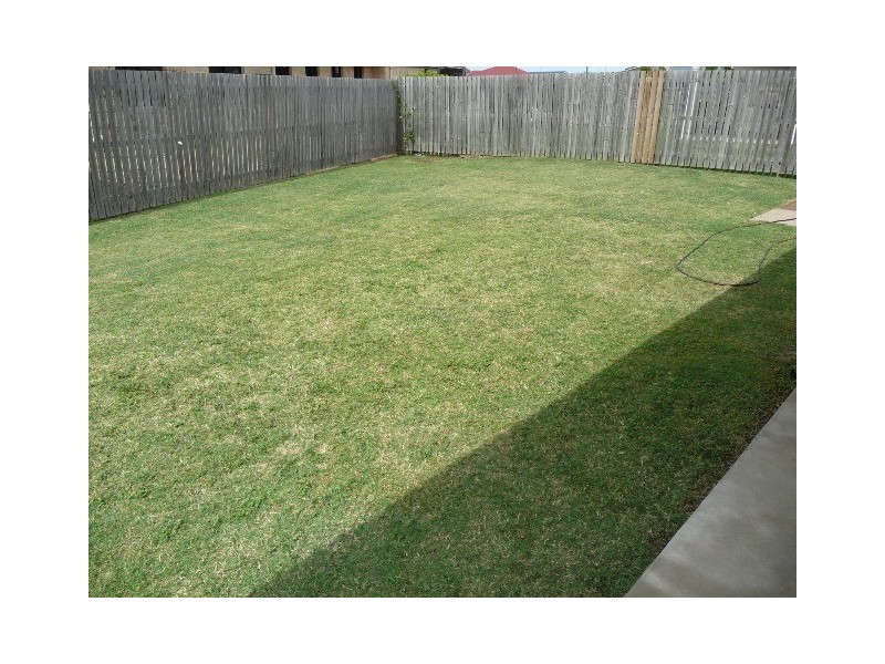 4 Betty Close, Coral Cove QLD 4670