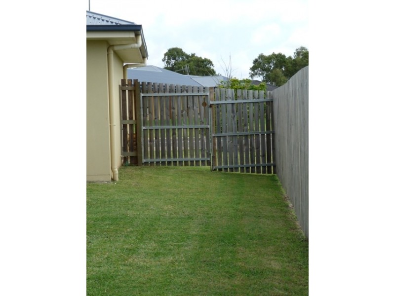 4 Betty Close, Coral Cove QLD 4670