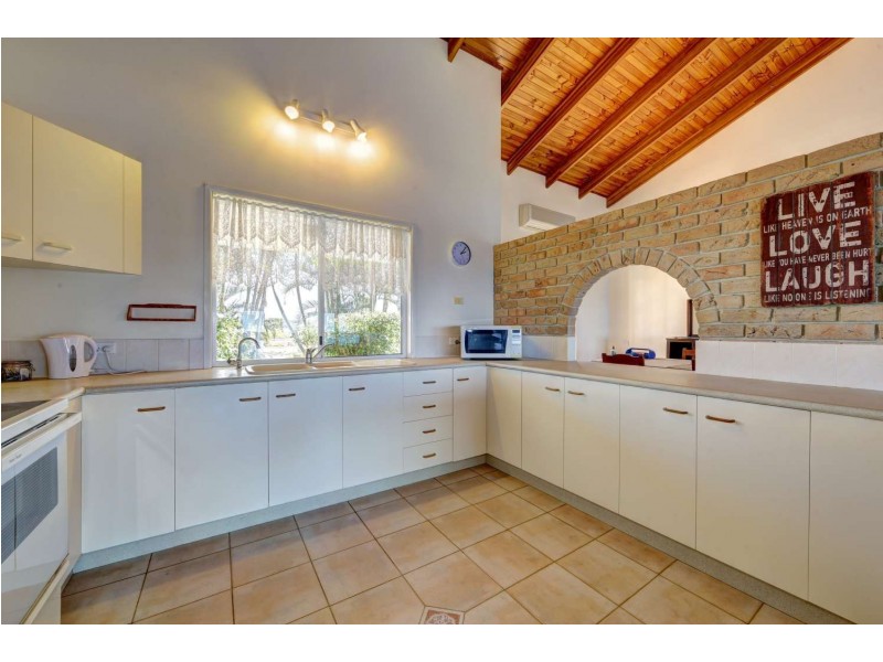 48 Barolin Esplanade, Coral Cove QLD 4670