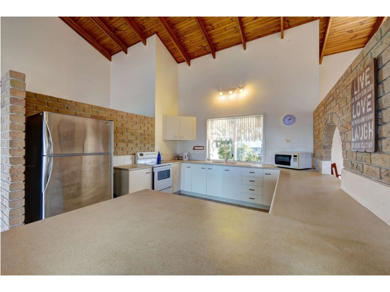 48 Barolin Esplanade, Coral Cove QLD 4670