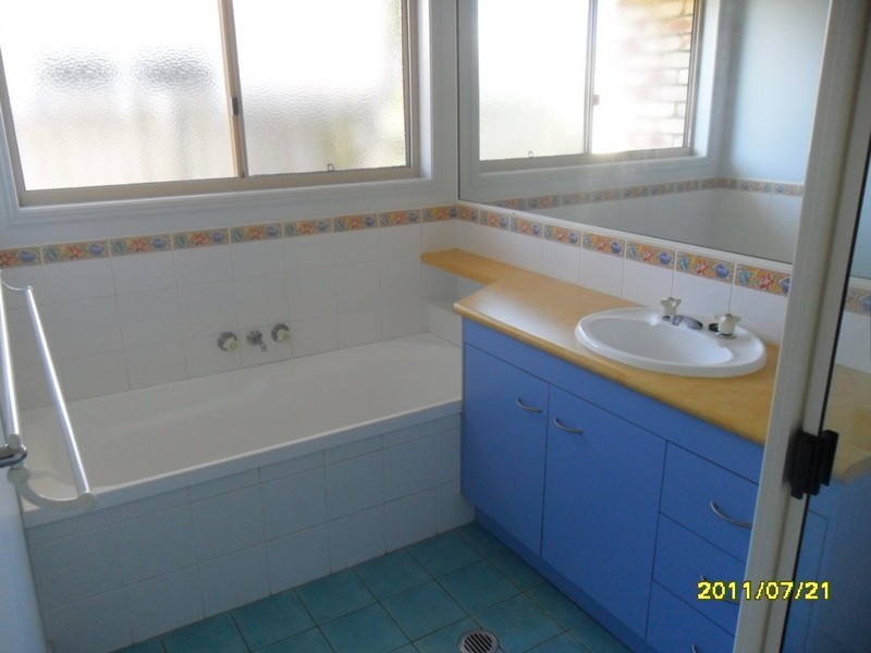 13 Peggy Drive, Coral Cove QLD 4670