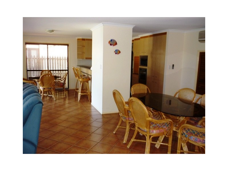 3/5 Chantelle Circuit, Coral Cove QLD 4670
