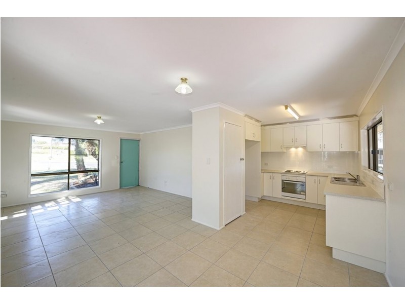 8 Bisdee Street, Coral Cove QLD 4670