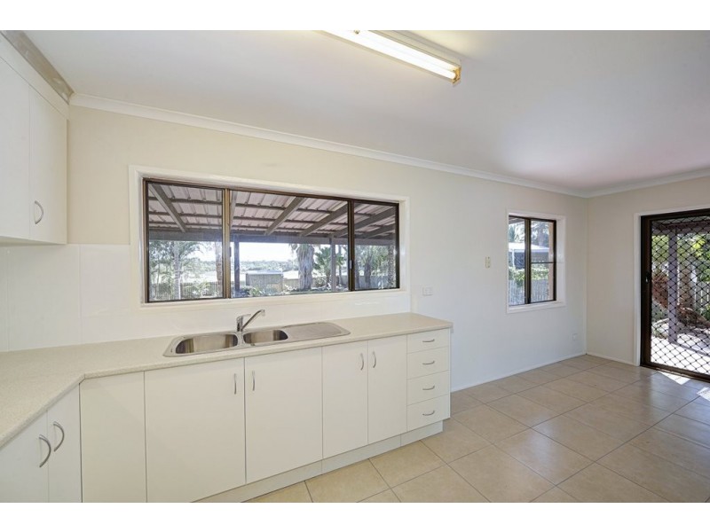 8 Bisdee Street, Coral Cove QLD 4670