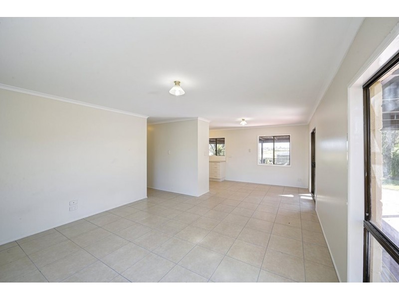 8 Bisdee Street, Coral Cove QLD 4670