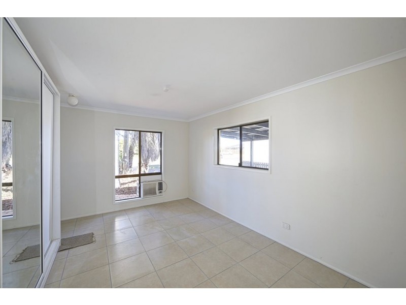 8 Bisdee Street, Coral Cove QLD 4670