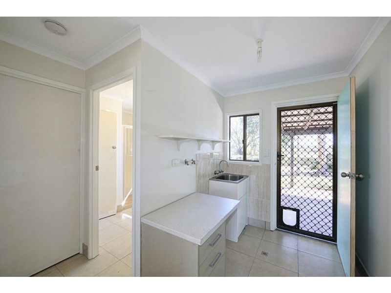 8 Bisdee Street, Coral Cove QLD 4670