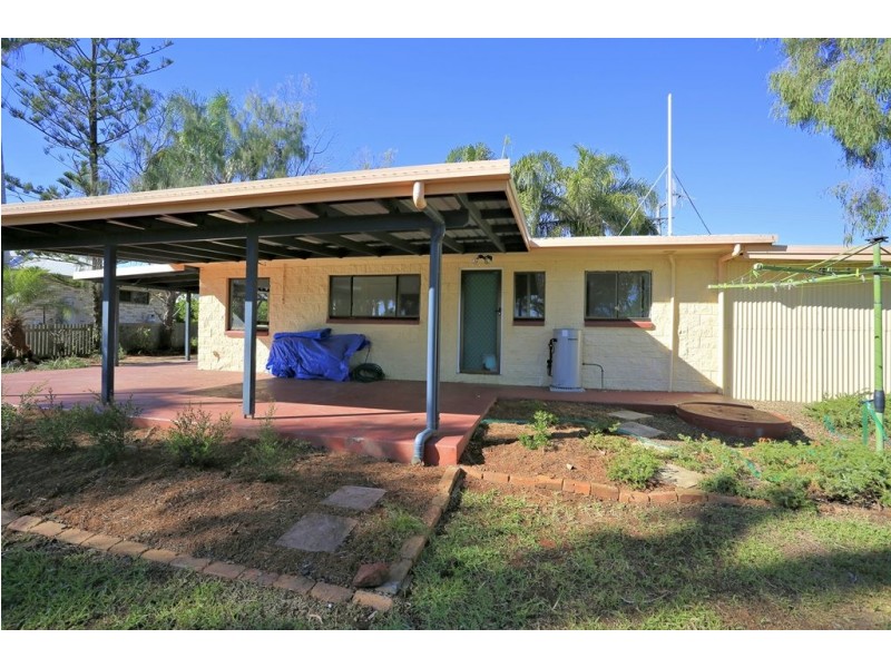 8 Bisdee Street, Coral Cove QLD 4670