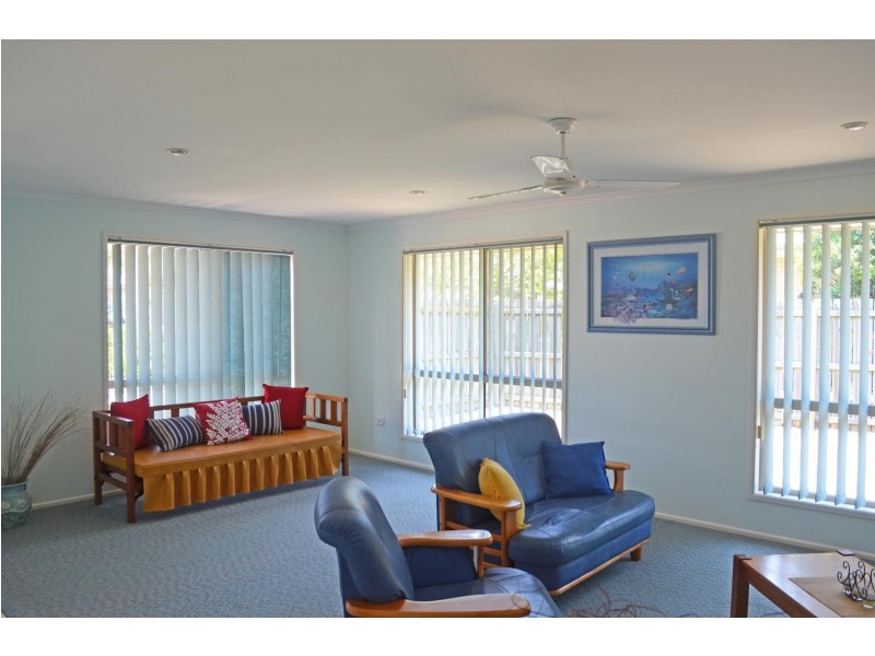 15 Andy Kemp Place, Bargara QLD 4670