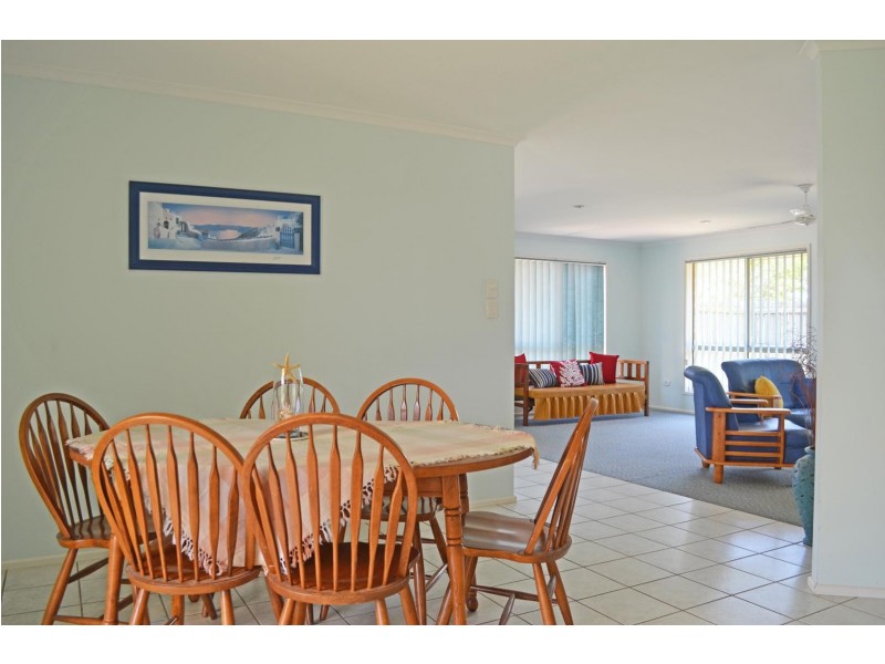 15 Andy Kemp Place, Bargara QLD 4670