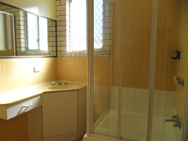 Unit 2 Oceancourt 6 Miller Street, Bargara QLD 4670