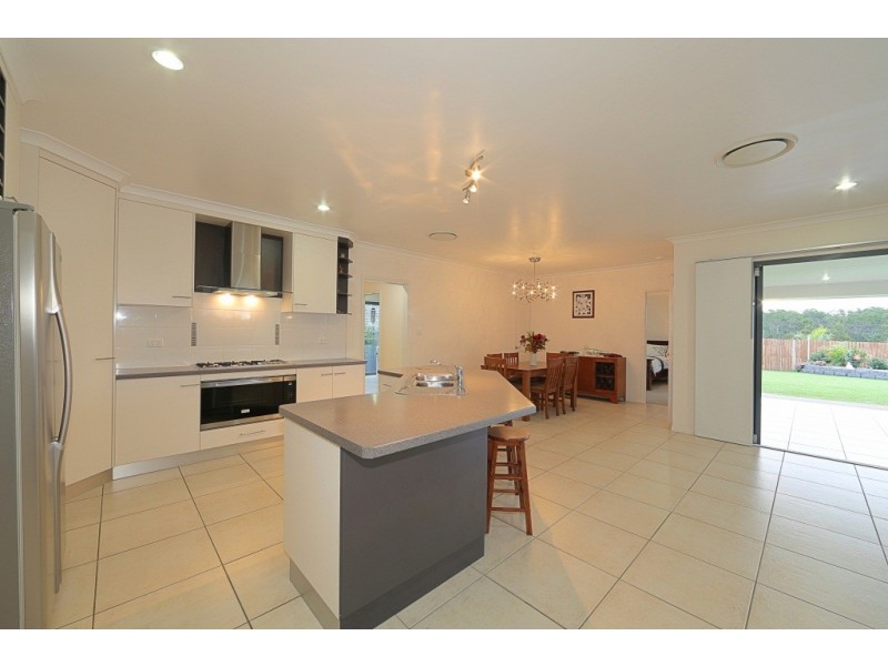 16 Bisdee Street, Coral Cove QLD 4670