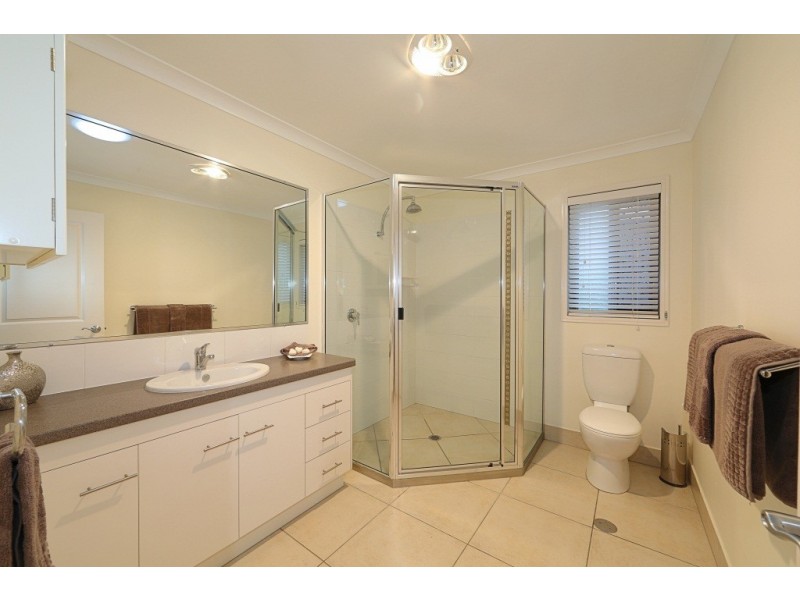 16 Bisdee Street, Coral Cove QLD 4670