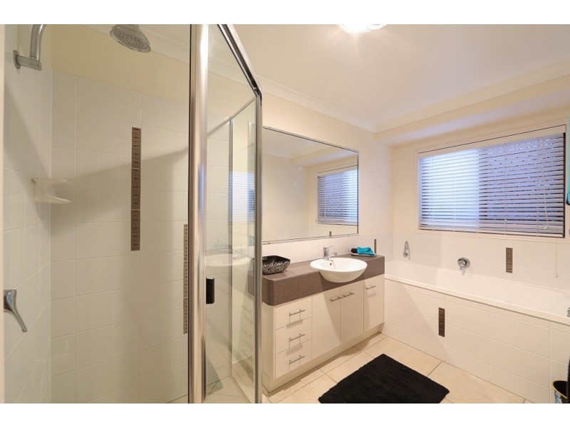 16 Bisdee Street, Coral Cove QLD 4670