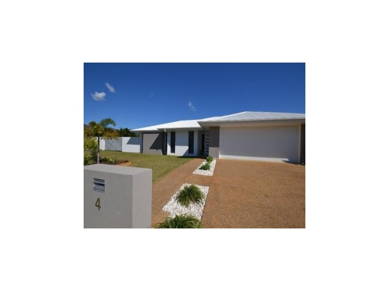 4 Leon Place, Coral Cove QLD 4670