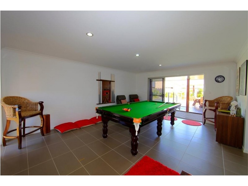 4 Leon Place, Coral Cove QLD 4670