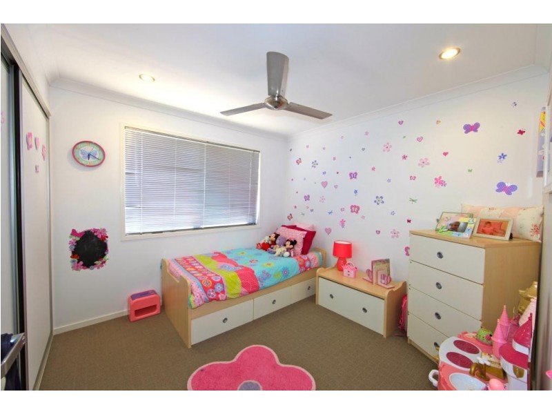 4 Leon Place, Coral Cove QLD 4670