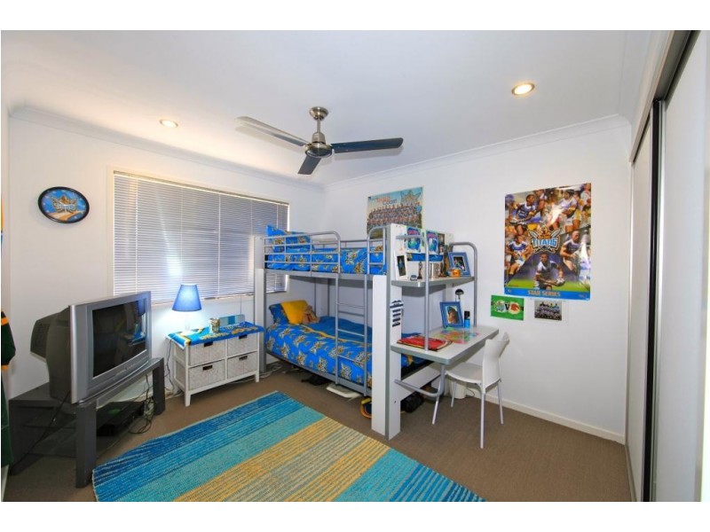 4 Leon Place, Coral Cove QLD 4670