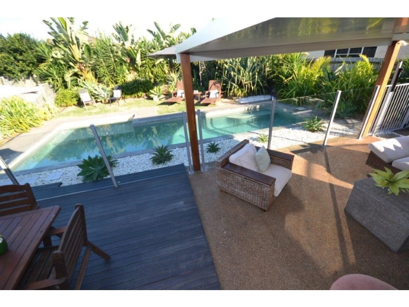 4 Leon Place, Coral Cove QLD 4670