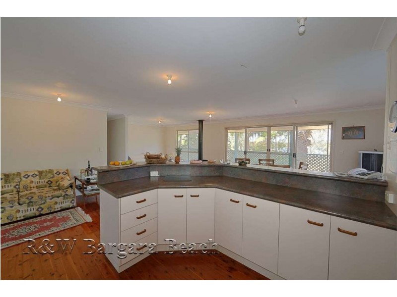 63 McIntosh Avenue, Elliott Heads QLD 4670
