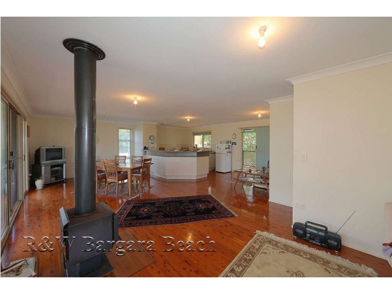 63 McIntosh Avenue, Elliott Heads QLD 4670