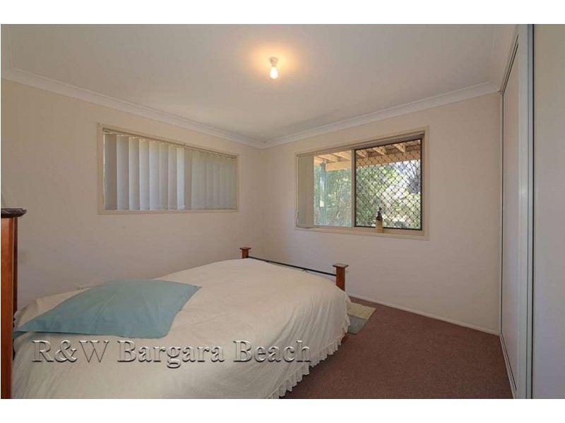 63 McIntosh Avenue, Elliott Heads QLD 4670
