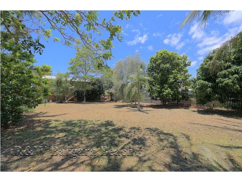 63 McIntosh Avenue, Elliott Heads QLD 4670