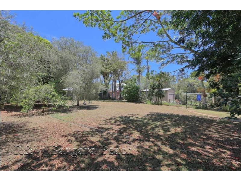 63 McIntosh Avenue, Elliott Heads QLD 4670