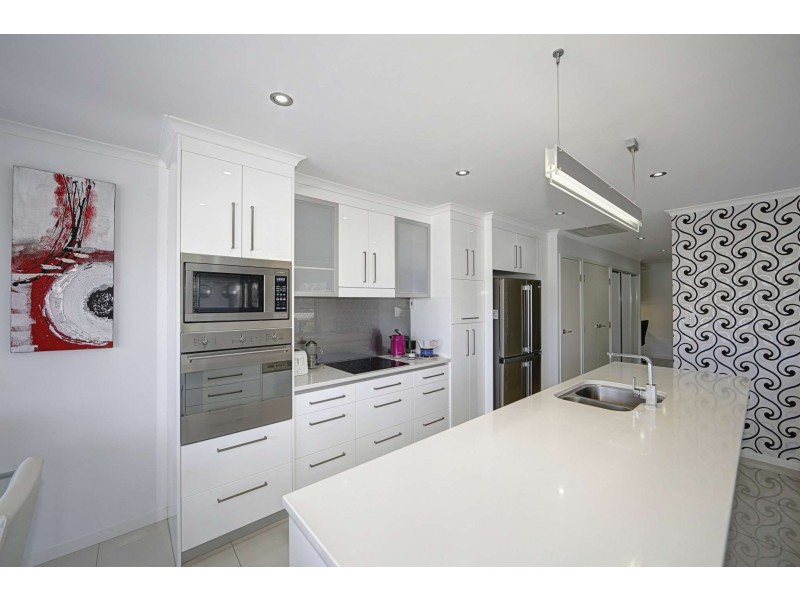 Unit 6, Beach Break, 6 McDougall Street, Bargara QLD 4670