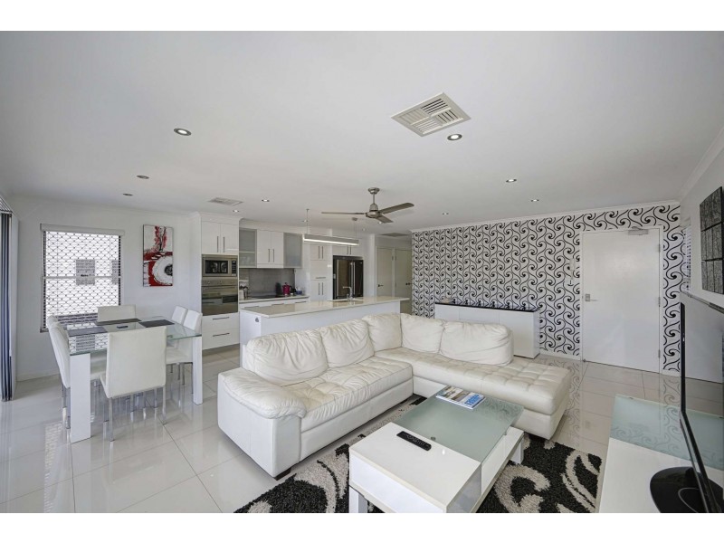 Unit 6, Beach Break, 6 McDougall Street, Bargara QLD 4670